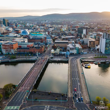 An image of Queen's Bridge